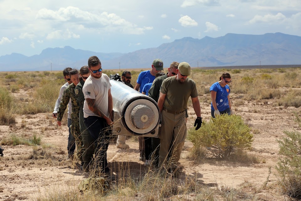 FOXSI-3 team members recover the payload from White Sands Missile Range, New Mexico